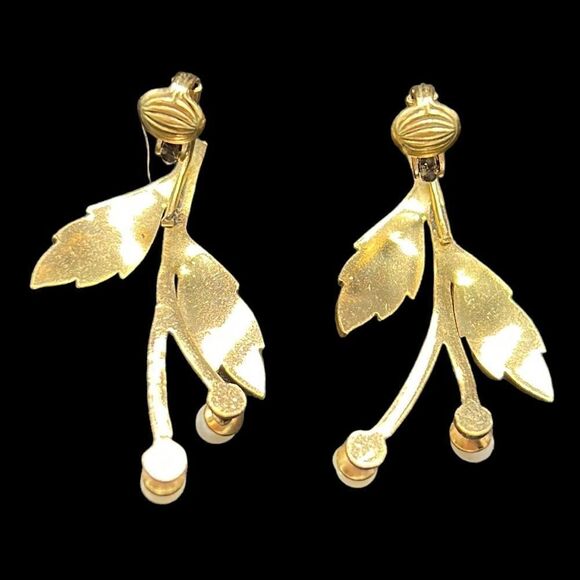 Vintage Clip on Earrings Gold Tone Imitation Faux Pearl Flowers Floral Leaves - Picture 6 of 6